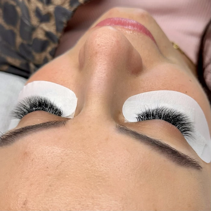 LedLashes 4D Promade 20 soros tálcás műszempillák - fekete színben - M ív, 6-13 mm MIX